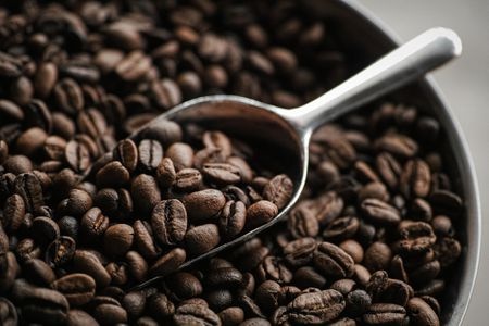 5421_Roasted-coffee-beans-5831e5d35f9b58d5b1c85fa7 5421_Roasted-coffee-beans-5831e5d35f9b58d5b1c85fa7 Việt Nam thu về gần 3,4 tỉ USD từ xuất khẩu cà phê 5421 Roasted coffee beans 5831e5d35f9b58d5b1c85fa7