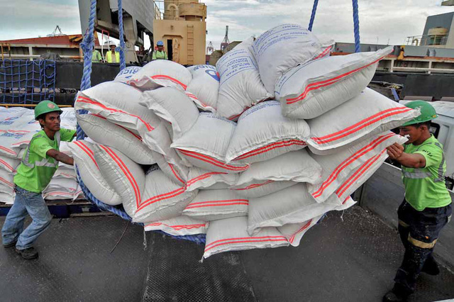 20141127-rice-imports-aa-15523156964421490602646 20141127-rice-imports-aa-15523156964421490602646 Philippines dự kiến trở thành nhà nhập khẩu gạo lớn thứ hai thế giới 20141127 rice imports aa 15523156964421490602646