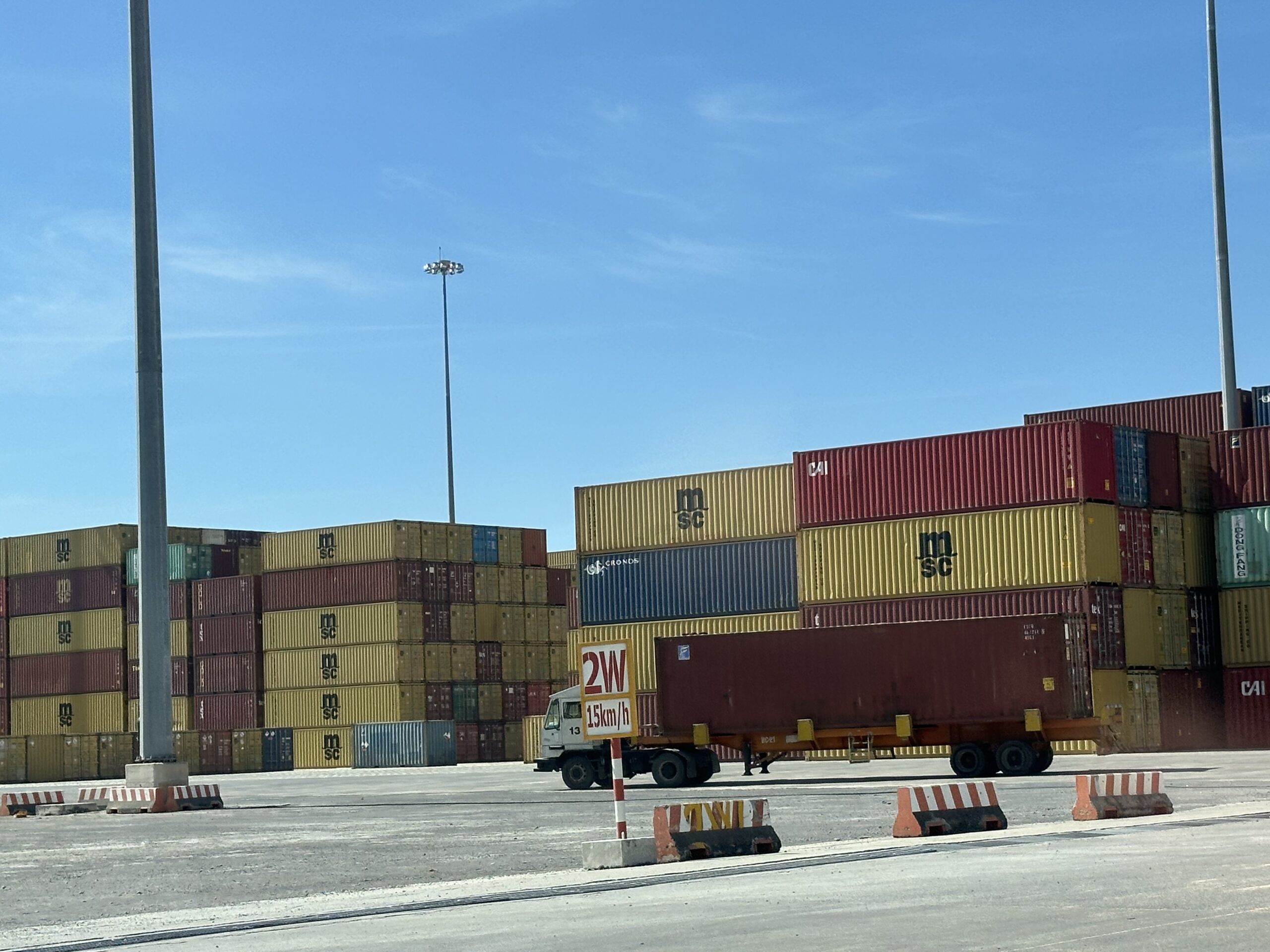 Doanh nghiệp xuất khẩu gặp &#8216;bão phí&#8217; images1933334 V n chuy n h ng container t i c ng TCIT scaled